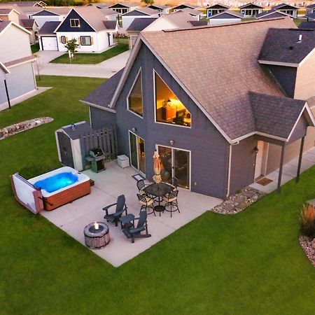 Boho Bungalow On The Pond W/ Hot Tub Arnolds Park Экстерьер фото