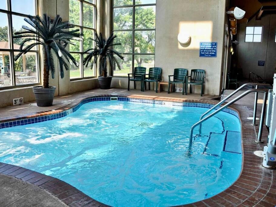 Boho Bungalow On The Pond W/ Hot Tub Arnolds Park Экстерьер фото