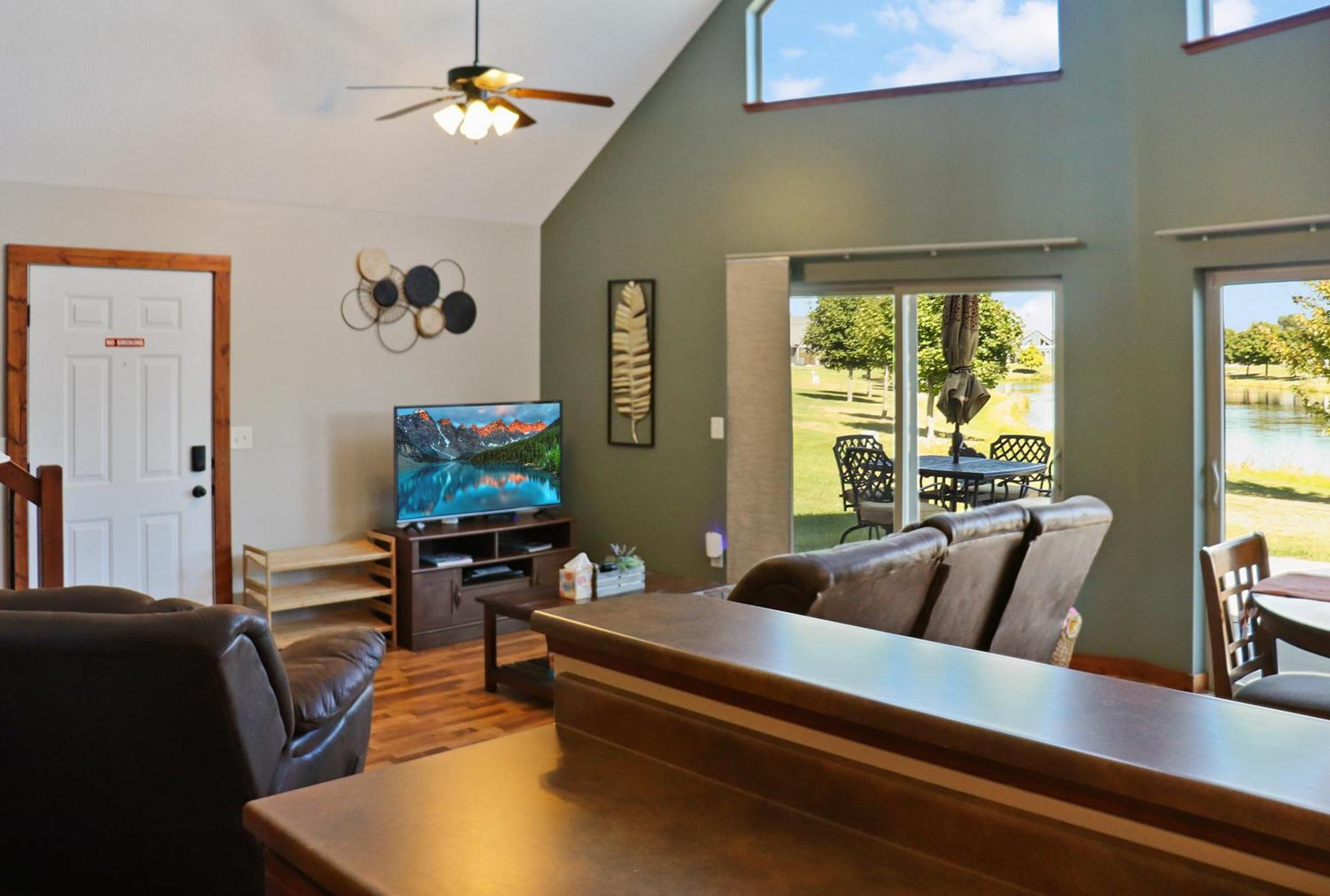 Boho Bungalow On The Pond W/ Hot Tub Arnolds Park Экстерьер фото